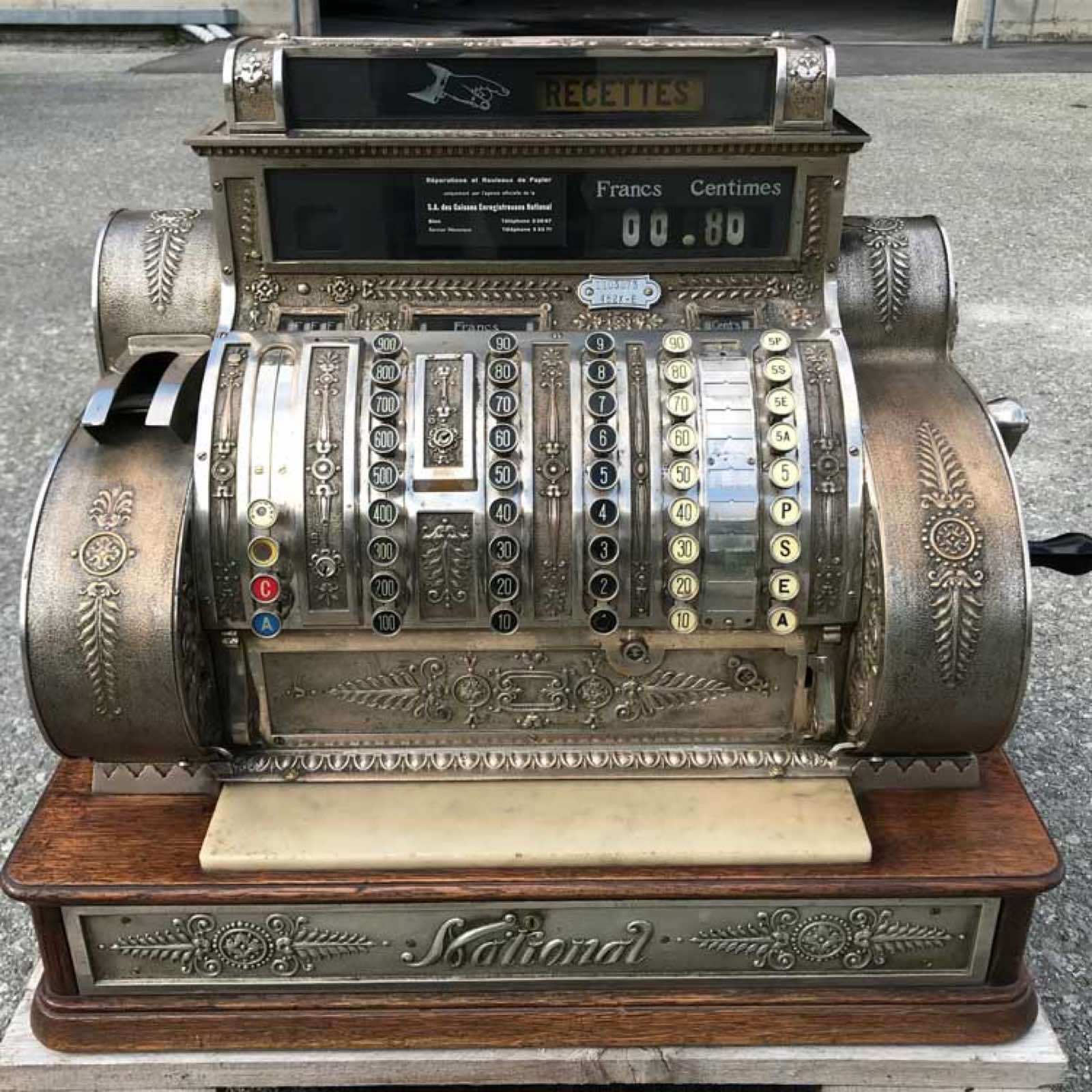 Caisse enregistreuse ancienne